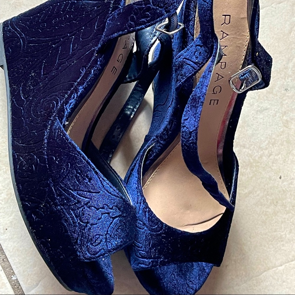 Used shoes , the color is dark blue